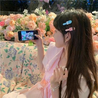 采蘑菇的夫妇